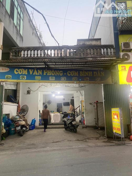 Bán nhà 1 tầng DT 130m, MT 8m, giá 57 tỷ tại ngõ Huế - 1