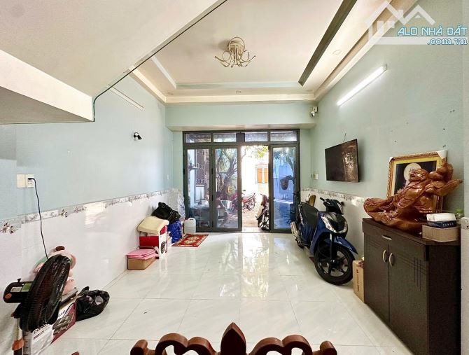 🔥🔥Lạc Long Quân , Ngay chợ Tân Bình, gần mặt tiền,  nhà 2 tầng,  60 m2, giá : 5 tỷ5 - 1