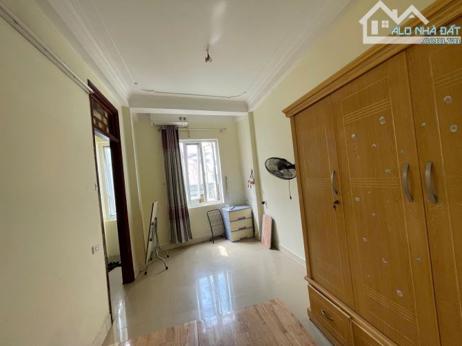 Cho thuê nhà 293 Tân Mai, 35m2, 3.5 tầng, 2 ngủ, 8 Triệu KD online kết hợp ở gia đình - 1