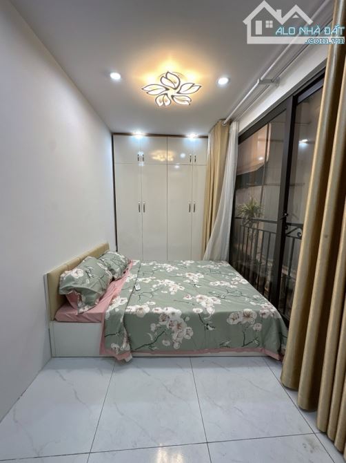 Bán Nhà HBT Diện Tích 15m 3 Tầng 2 Ngủ Không Quy Hoạch Nhỉnh Tỷ - 1