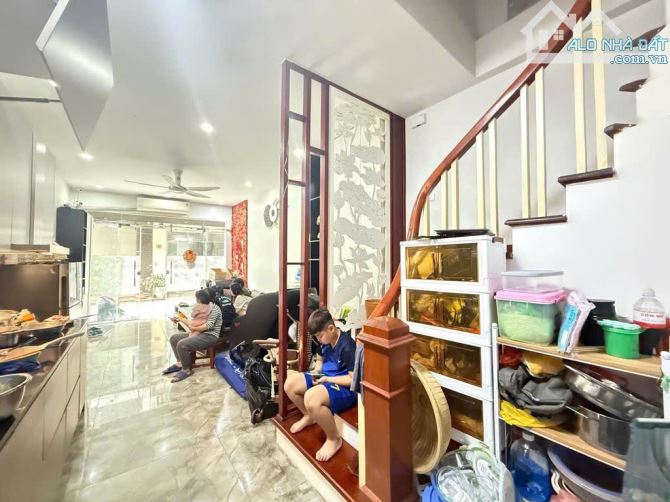 Nhà Phố Kim Đồng 40M, 6 tầng, mặt tiền 3.7m giá 13.6 tỷ, Ô tô tải dỗ cửa, kinh doanh. - 1