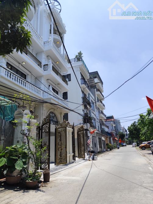 Bán nhà thạch bàn 45m² , mt 4m , 7 tầng thang máy , gara ôtô kinh doanh giá 11,3tỷ
