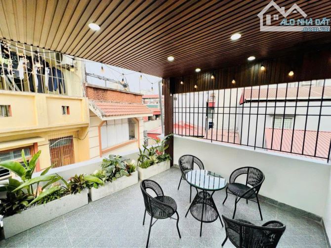 Đẹp miễn chê, bán nhà gần tiểu học Dịch Vọng, Cầu Giấy 35m2 x 5T full đồ, ô tô đỗ cổng - 1