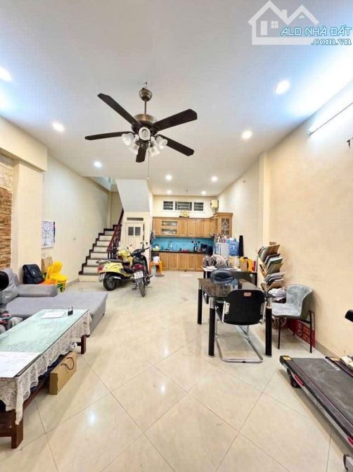 Bán Nhà Đường Láng Đống Đa-Nhà Đẹp Sát Phố Gần Oto-45m 4 Tầng Mt 5m Giá 10,8 Tỷ - 1
