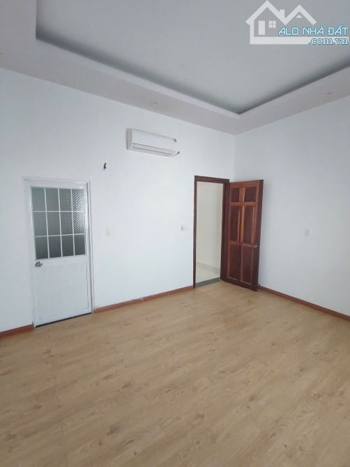 Bán nhà trệt lầu trục chính hẻm 388 Nguyễn Văn Cừ - 1