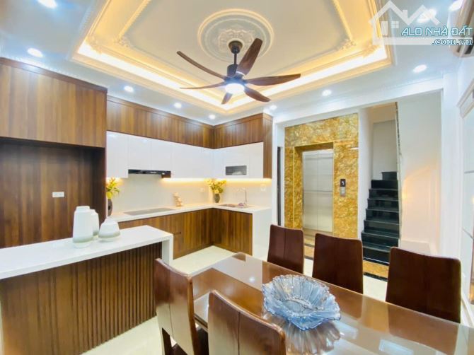 Nhà phố Yên Hòa, Cầu Giấy. Phân lô- Sát phố- Thang máy- SĐCC. DT 35m2- 6 Tầng- MT 4.5m - 1