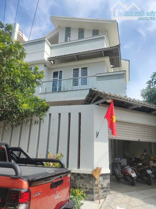 Cho thuê villa góc 2 mặt tiền sau lưng Gigamall Hiệp Bình Chánh Thủ Đức - 1