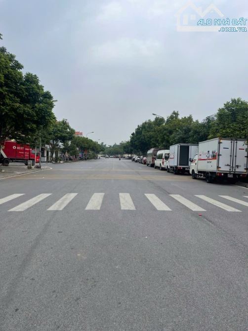 Chính chủ cần bán đất Phúc Lợi ,Long Biên 33m .Hàng xóm với vinhomes - 1