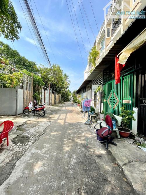 Bán Nhà Ngay Trường Nguyễn Văn Thệ 1 trệt 2 lầu 4PN-Đường 6m- DT 3,2x14m tặng full nội - 1