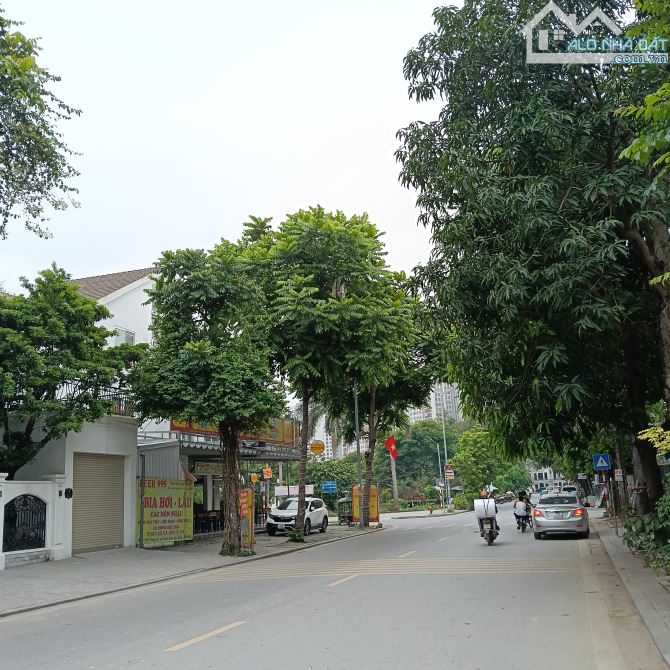BIỆT THỰ VĂN PHÚ 200M2*4,5TẦNG GIÁ 37 TỶ CẠNH CÔNG VIÊN TRỤC KINH DOANH