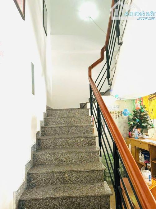 Gần Nguyễn Chánh, nhà nghỉ 3 tầng, kinh doanh tốt - 1