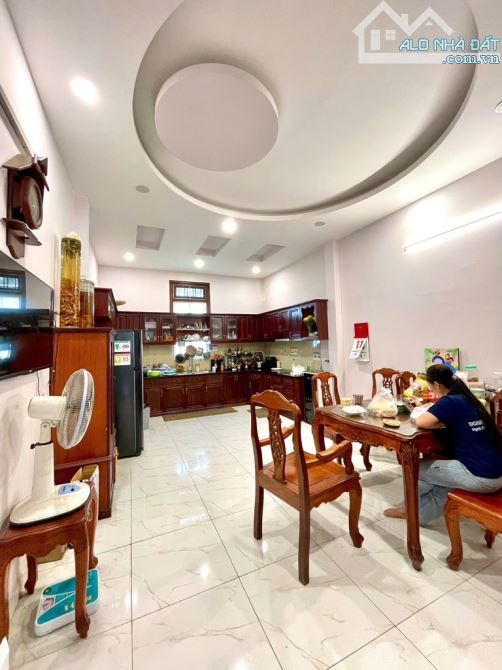 TÂN SƠN NHÌ - GIÁP BÀU CÁT - GẦN GA T3- HẺM 8M THÔNG - 4 TẦNG - 82M2 NỞ HẬU - CHỈ 8.9 TỶ - 1