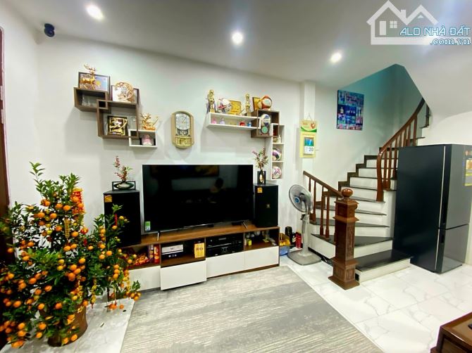 BÁN NHÀ ĐƯỜNG PHƯƠNG CANH 61M2 5T DÂN XÂY, ÔTÔ ĐỖ CỬA, 10M RA PHỐ, NT NHẬP KHẨU, Ở NGAY! - 1