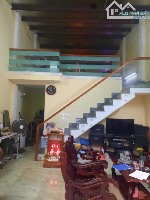 Cần bán gấp nhà mặt tiền đường hòa minh nhà đẹp kiên cố - 1