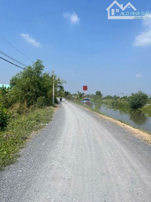 Nhà vườn 500m2 đất View kênh cực đẹp chỉ 879 tr - 1