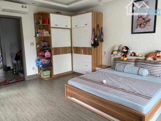 Xoay vốn bán nhà Cao Đạt, Phường 1, Quận 5/ Giá: 3.9tỷ- Diện tích: 68m2 (5x13,5m). Sổ sạch - 1