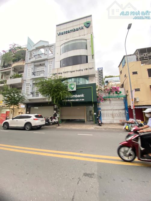Cho thuê nhà 425 Võ Văn Tần, P.5, Q.3.  Trệt , 5 lầu, Ngang 7x20, DT 700m2 chỉ - 1