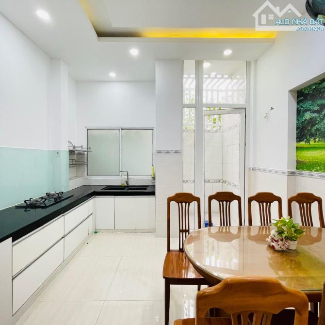 bán nhà ngay Hậu Giang, Quận 6. Giá 2 tỷ 530 tr/ 69m2, sổ hồng riêng, 1 trệt 2 lầu. - 1