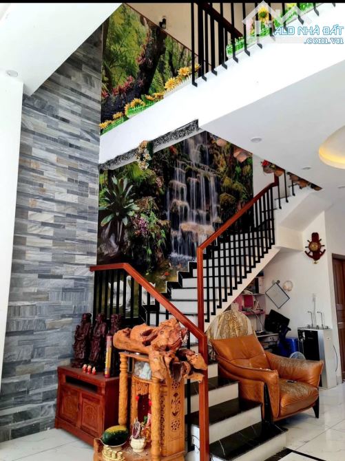Bán nhà 2 tầng 2 mê đường 5.5m Huỳnh Tịnh Của - Song song Phạm Hùng - 1