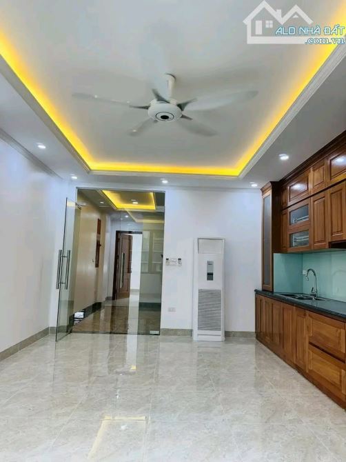 BÁN NHÀ PHÂN LÔ PHỐ DƯƠNG KHUÊ  CẦU GIẤY  30 TỶ 70M2 MT 4.5M  7T THANG MÁY VỈA HÈ Ô TÔ TRÁ - 1