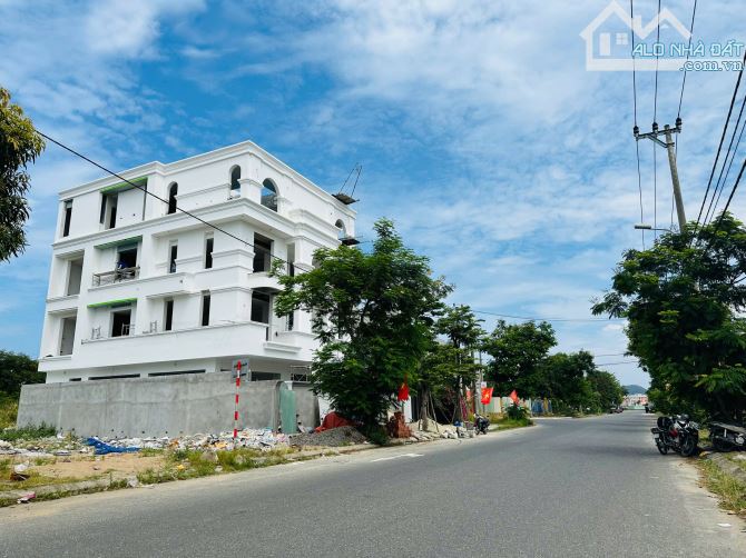 Bán lô góc đẹp 2 mặt tiền gần sông đường 10m5 Nghiêm Xuân Yêm, Nam Việt Á - Diện tích: 312 - 1