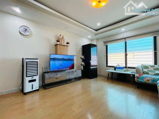 Đi định cư nên cần Bán nhà MT ngay ngã 3 Huỳnh Văn Bánh và Lê Quý Đôn 1T4L khu kinh doanh - 1