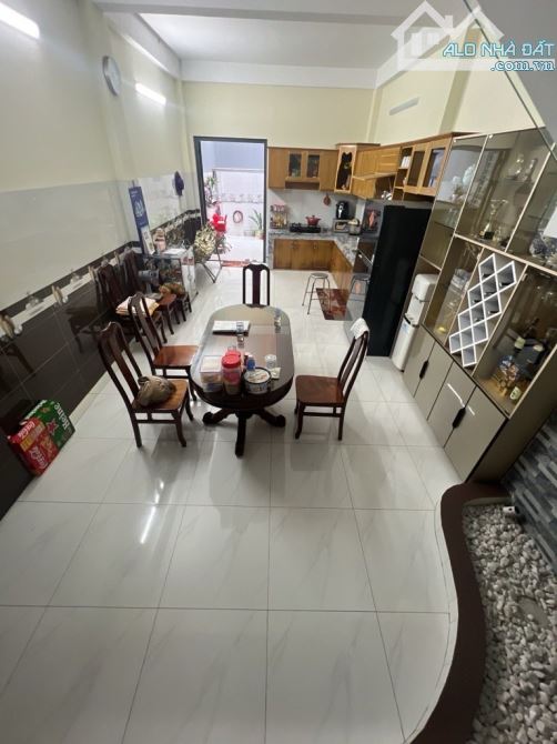BÁN NHÀ 4 TẦNG MẶT TIỀN ĐƯỜNG TRẦN THỊ NĂM QUẬN 12 - GẦN 100M2 (4x24), GẦN BỆNH VIỆN QUẬN - 1