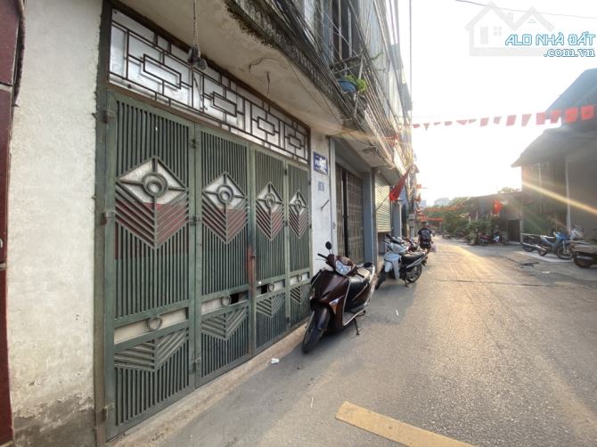 Bán nhà cấp 4 phố Vĩnh Hưng, ngõ oto tránh, mặt tiền rộng, sổ đẹp - 1