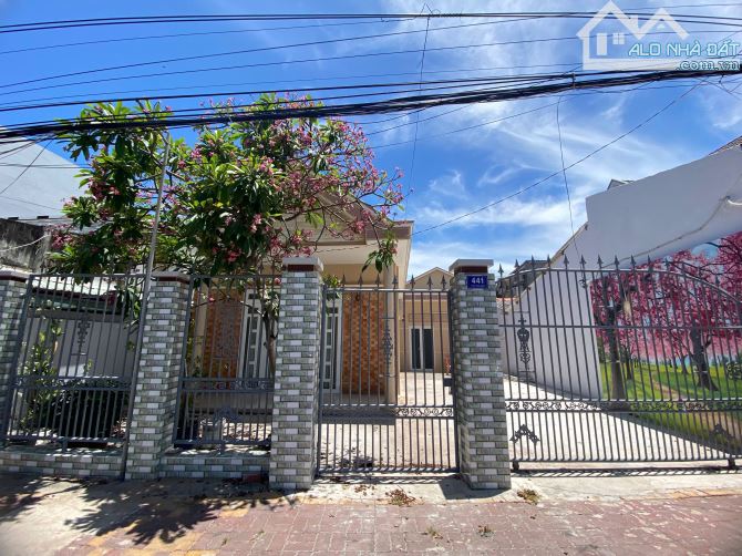 Bán nhà mặt tiền Võ Thị Sáu Thị trấn Phước Hải, dt 256m2-11mx26m- full thổ cư, hướng đông - 1