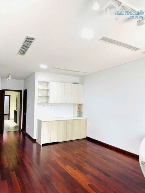 BIỆT THỰ NGUYỄN VĂN THẮNG – TÂY THẠNH – 140m² – 6PN, 5WC – TRỰC DIỆN HẺM XE HƠI