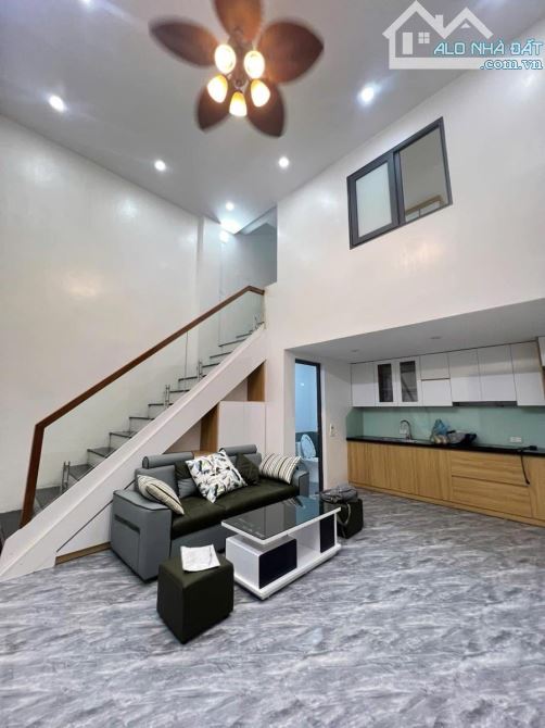 Nhà đẹp ở ngay Ngõ Lan Bá Đống Đa. Sổ 38m, 3 tầng 4 ngủ MT4m Giá 5.5 tỷ tặng full nội thất - 1