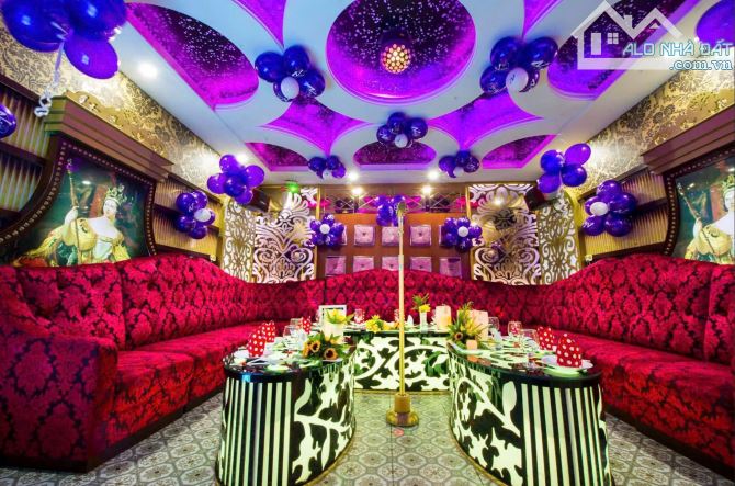 Định cư bán gấp nhà MT Võ Thị Sáu Q.3 DT: 13,6 x 24m 2 Tầng HĐ 150tr Giá 180 Tỷ - 1