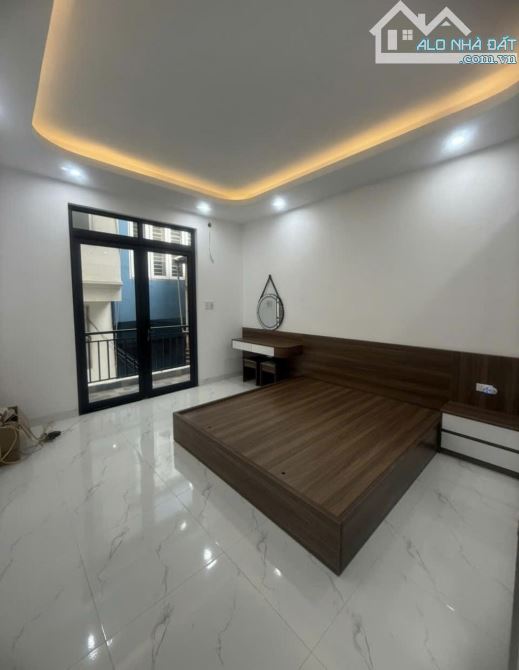 Gốc Đề- LÔ GÓC, BA GÁC CỬA- 42m2- 6 tỷ 9 - 1