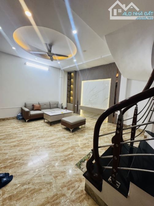 Tôn Đức Thắng 10m ra oto tránh 30m ra mặt phố 30m ra hồ Văn Chương mặt tiền rộng ở sướng - 1