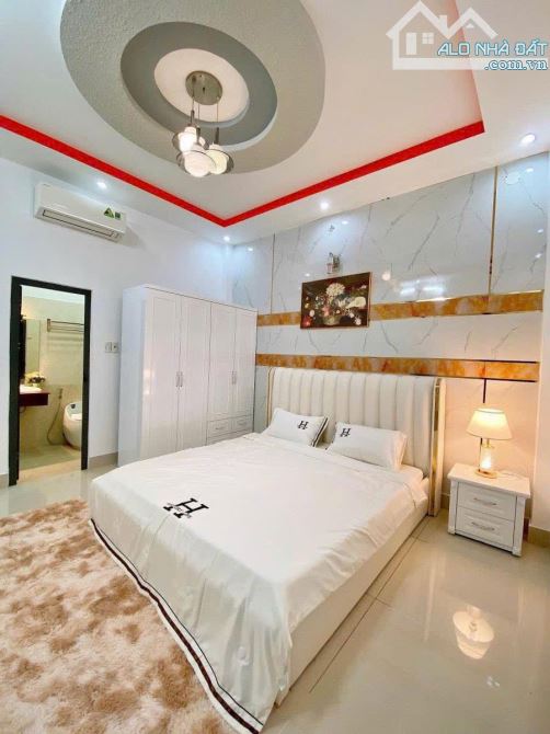 Đi nước ngoài định cư bán gấp nhà ở đường Nguyễn Đình Chiểu, phường 5, quận 3, giá 3 tỷ - 12