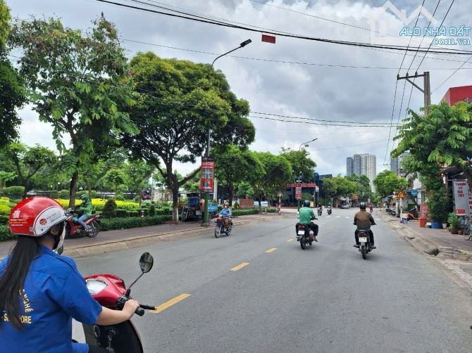 Nhà phố sân vườn đẹp gần chợ Xóm Vắng và Vincom550 Tp. Dĩ An - 13