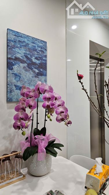 Bán nhà mặt phố Kim Mã, DT 54m, 8 tầng mới, thang máy, MT 4.3m, giá 32 tỷ.