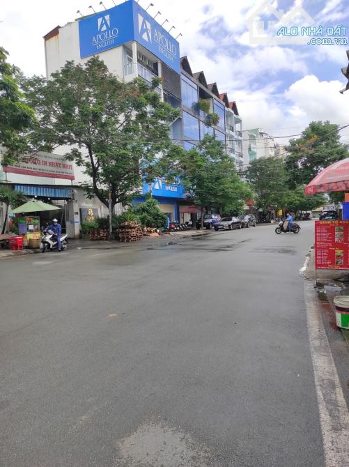 Bán biệt thự hẻm 20m Bờ Bao Tân Thắng Tân Phú 24x20m đúc 4 lầu (đối diện AEON) - 2