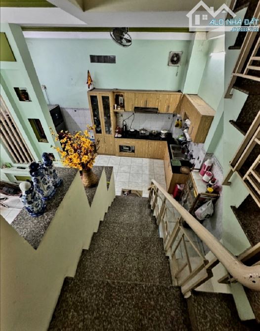 Bán nhà Tân Hòa Đông 4 tầng đúc sát mặt tiền 50m2 sổ vuông nở hậu vào ở ngay. - 2