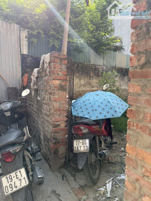 BÁN ĐẤT LĨNH NAM. VỊ TRÍ ĐẸP NHẤT KHU VỰC . MT 4M6. DT 46 M . GIÁ 6,5 TỶ - 2