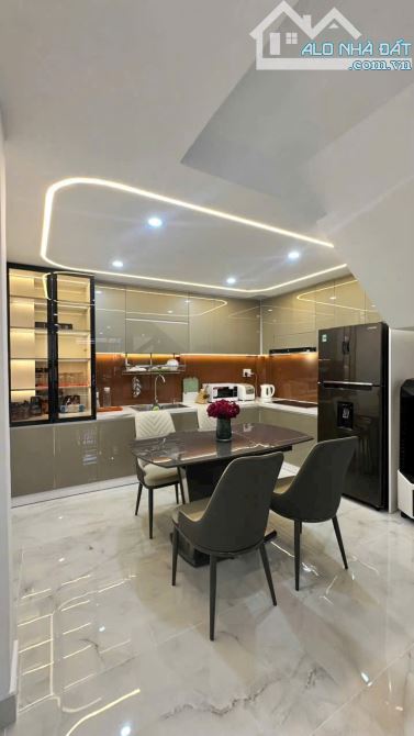 Bán CHDV 4 tầng hẻm 10m đường Nguyễn Thiện Thuật- Quận 3,HĐT full 70 triệu/tháng 14.8 tỷ - 2
