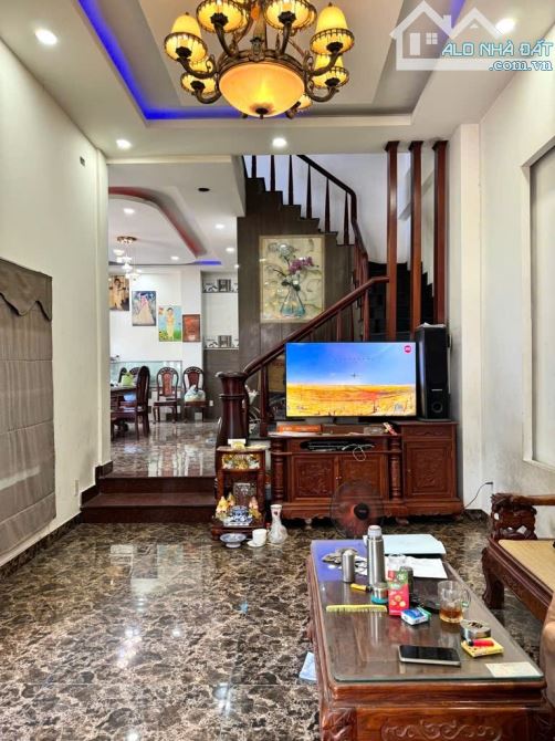 Nhà hai mặt tiền 3 tầng đường THẠNH LỘC 27 phường THẠNH LỘC Q12, dt 104m²(6,6mx16m)Đường 1 - 2