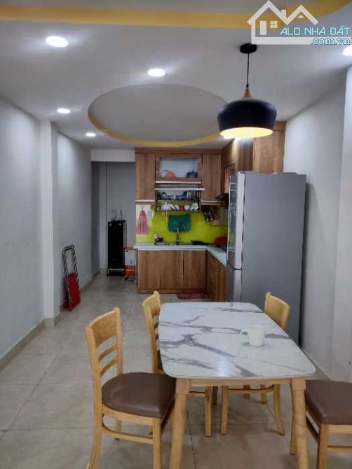 Siêu phẩm gần sân bay DT 70m2  hơn 6 tỷ - nhà 4 lầu mới, HXH thông - 2