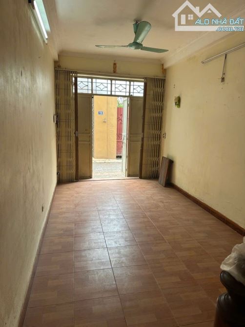 ÔTÔ ĐỖ CỬA- CHO THUÊ - NHÀ ĐẸP - Ở SƯỚNG - 2
