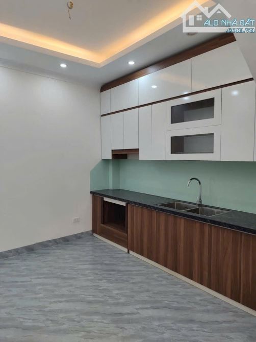 NHÀ CÁCH GA NHỔN 900m nhà 4tầng , 6PN , sát KDT Hinode kim chung , Oto gần - 2