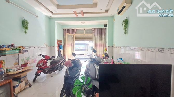 NHÀ MẶT TIỀN KINH DOANH KÊNH TÂN HÓA 64M2 CHỈ 7.9 TỶ - 2