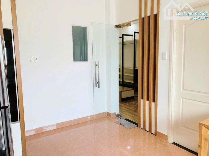 Chung cư 10A Trần Nhật Duật, Quận 1: 70m2, 2p ngủ, NT, 12tr/th - 2