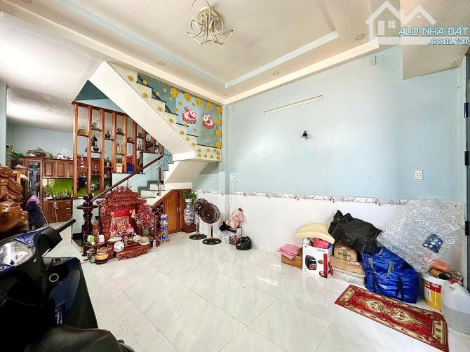 🔥🔥Lạc Long Quân , Ngay chợ Tân Bình, gần mặt tiền,  nhà 2 tầng,  60 m2, giá : 5 tỷ5 - 2