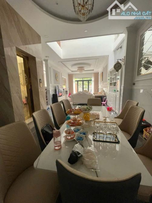 Bán biệt thự tại Cây Trâm, p 9, Gò Vấp, 7.3x20m, NH 8.2m, 154m2, 3 tầng HXH 6m, chỉ 16.6 t - 2