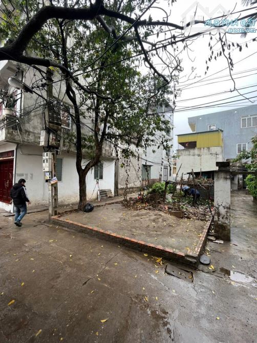 Thôn 3 Vạn Phúc, Thanh Trì, Hà Nội. DT: 45m, MT:5m, lô góc, oto vao đất, 50m ra Chợ Vạn 3 - 2